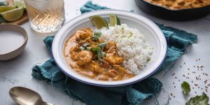 Curry de pescado y camarones